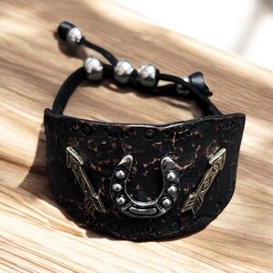 Black and Gold‎ Western-Style Jewelry Bracelet